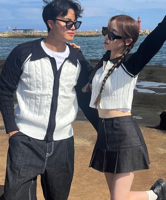 *단독[3컬러/2사이즈/세트가능] 커플 시밀러룩 배색 가을 겨울 니트 남녀공용 가디건 여자 크롭 투웨이 카라 집업 니트 커플룩 데일리룩 데이트룩 미니 테니스 스커트 와이드팬츠 셋업