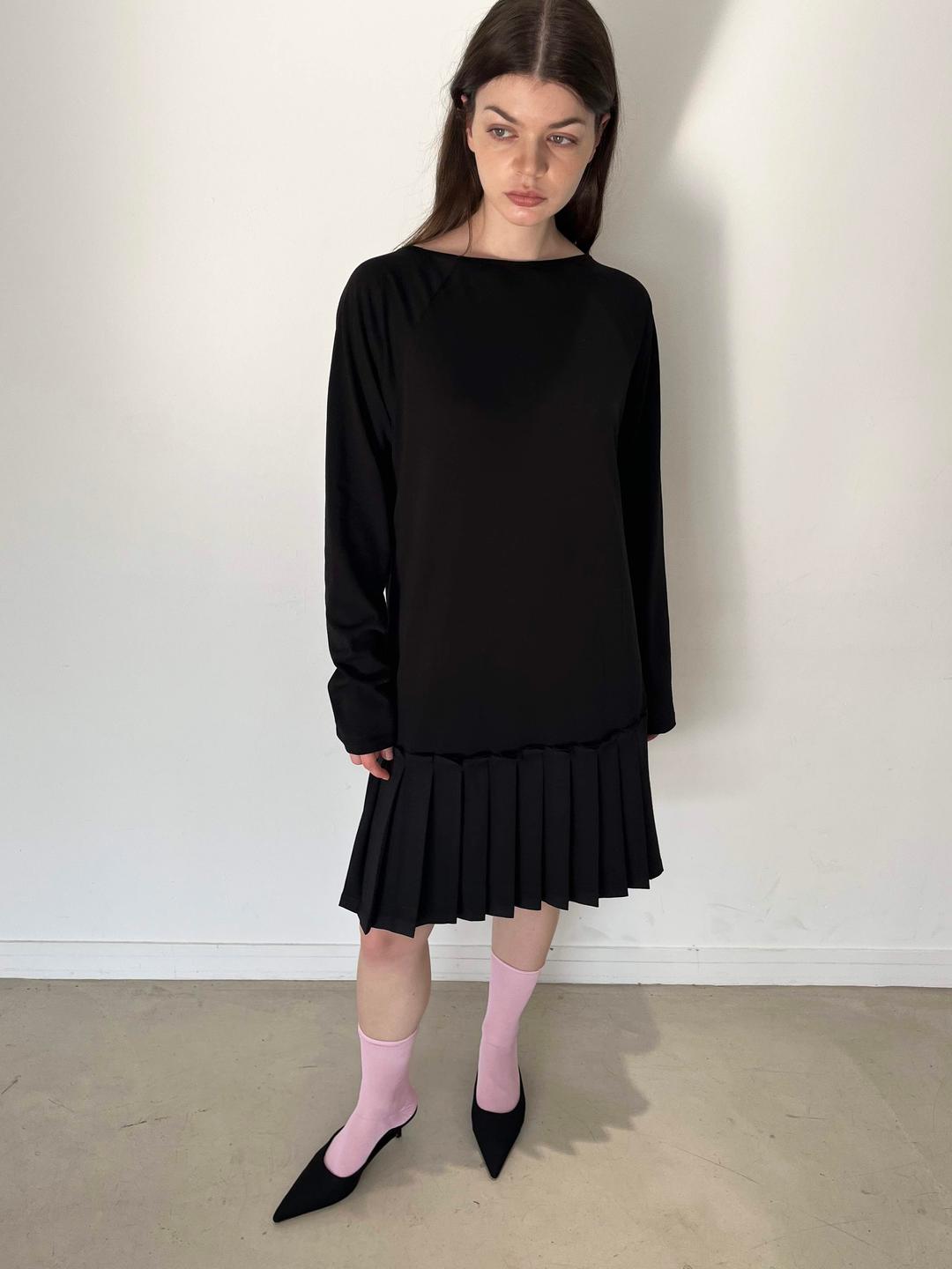 Back Strap Pleated Midi Dress (Black)