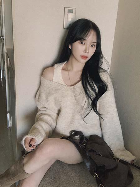 어베러데이 [나시+니트SET] 크레페 레이어드 울 브이넥 니트 - 3C