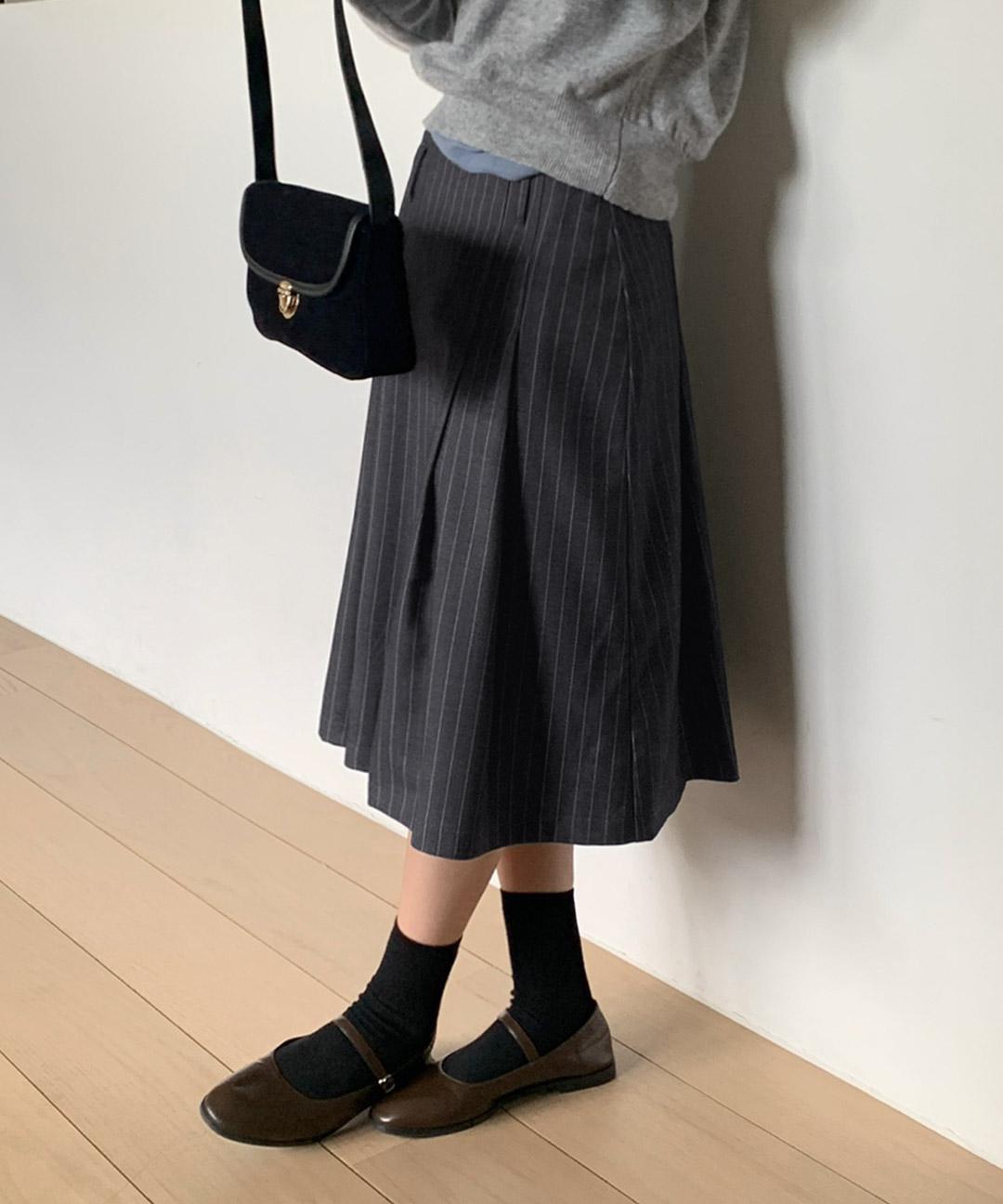 디카일리 [🍁가을신상🙋‍MD강력추천][MADE] 스트라이프 미디 플리츠스커트 [하객룩/출근룩/격식차림/면접/라이브러리언치마]