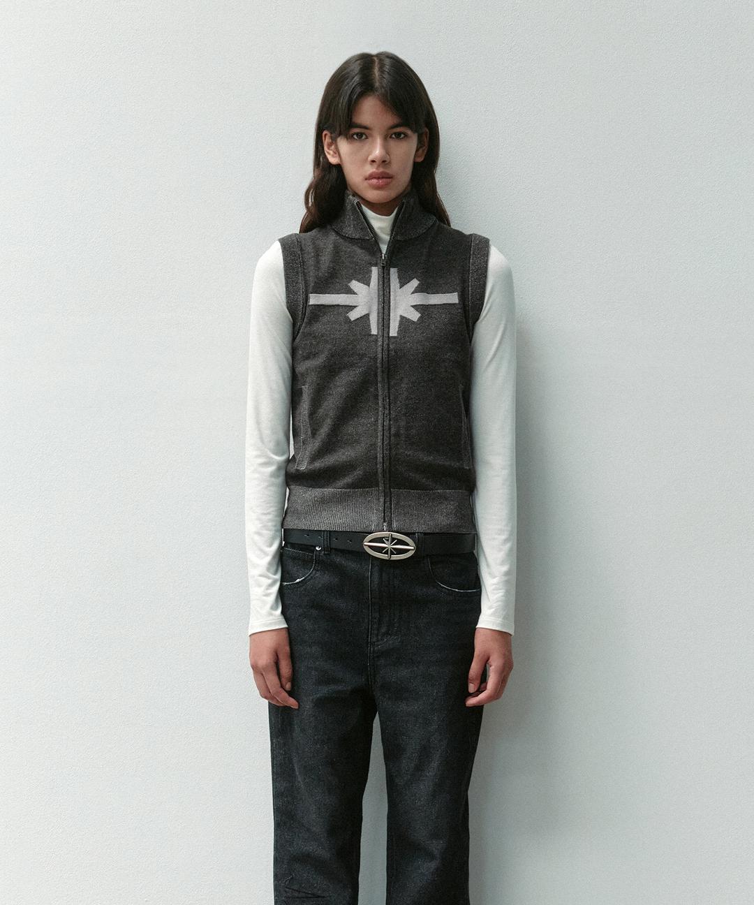 TWO-TONE SYMBOL KNIT VEST black