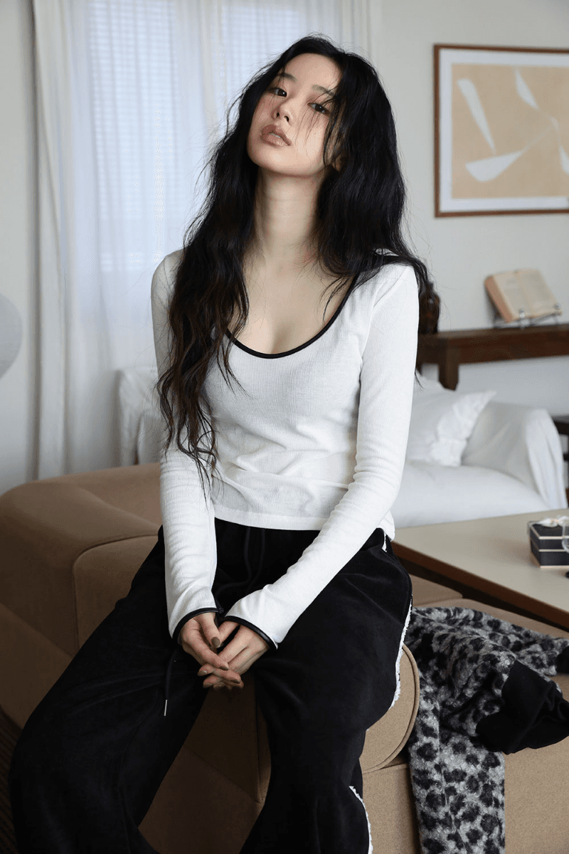 레더 라인 티셔츠