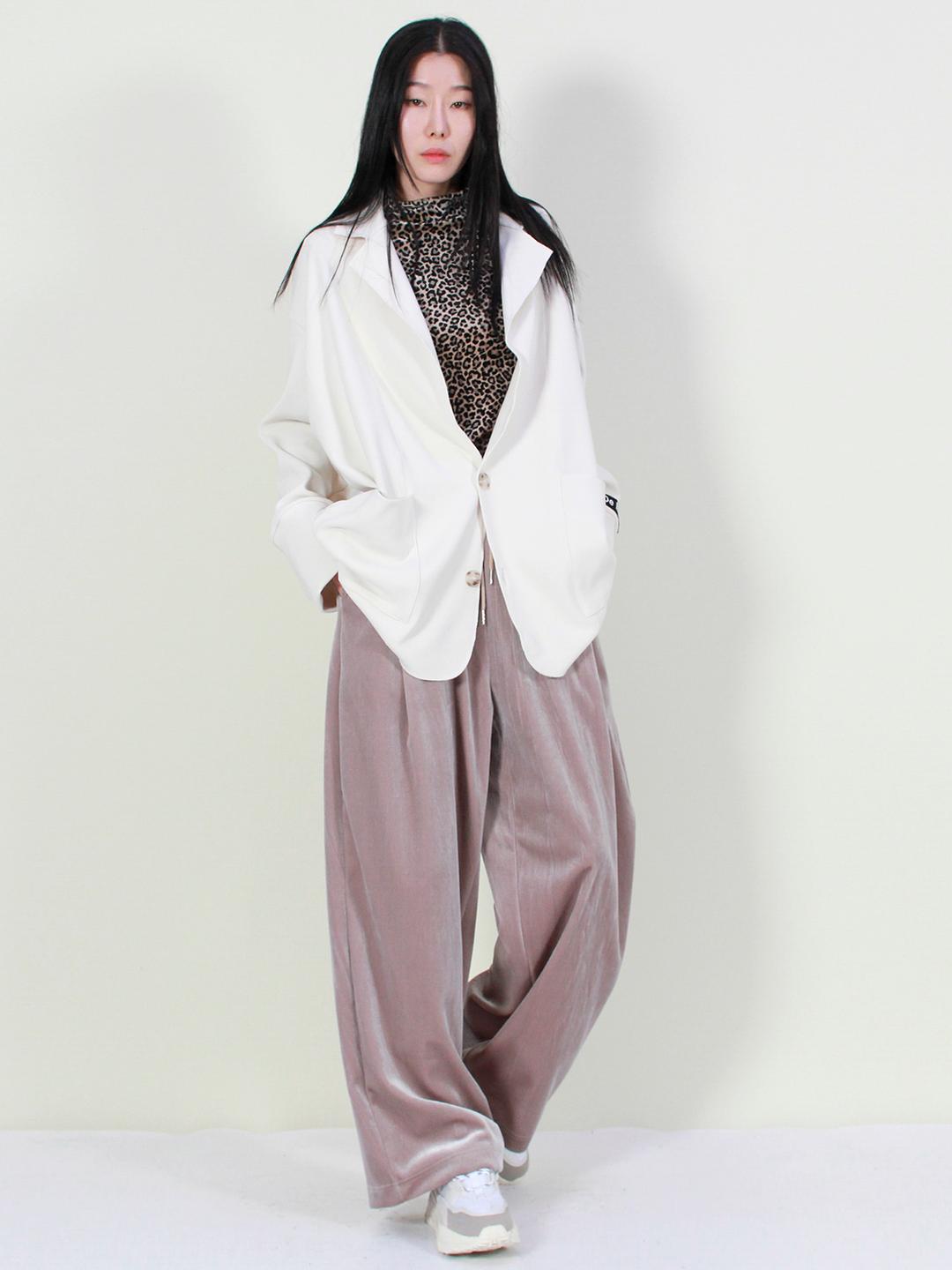 [드마크] 벨벳 사이드원턱 리얼와이드 팬츠 베이지