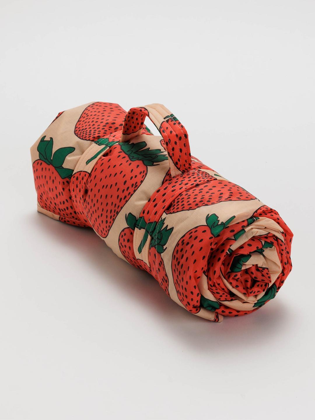 Puffy Picnic Blanket - Strawberry