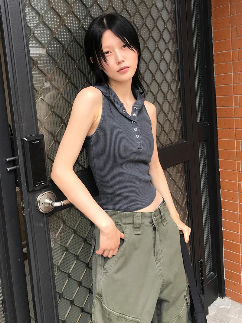 PIGMENT HOOD SLEEVELESS (beige / charcoal)