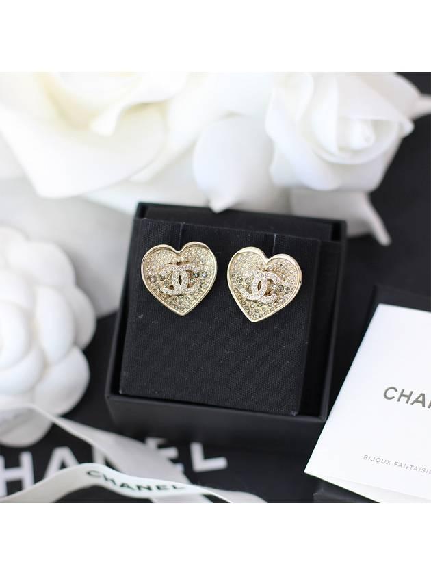 샤넬 CC로고 골드 하트 귀걸이 이어링 23P 크리스탈 ABA406B10534 NN155   |   발란코드 [40056748]