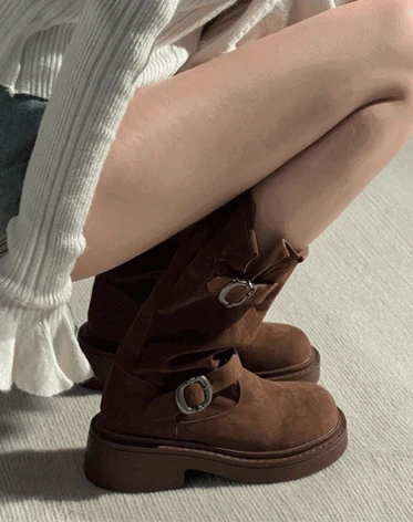 [단독특가/하비추천] 브리오 시 스웨이드 하프 벨트 미들 통굽 바이커 통넓은 롱 부츠