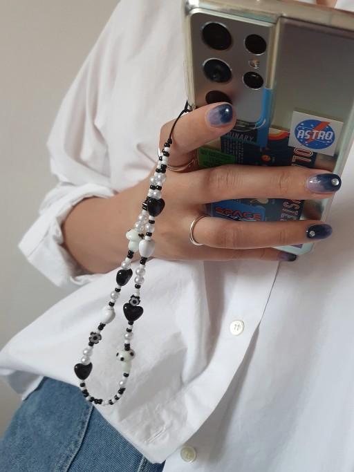 화이트 앤 블랙 🖤 하트 진주 휴대폰 키링 비즈스트랩