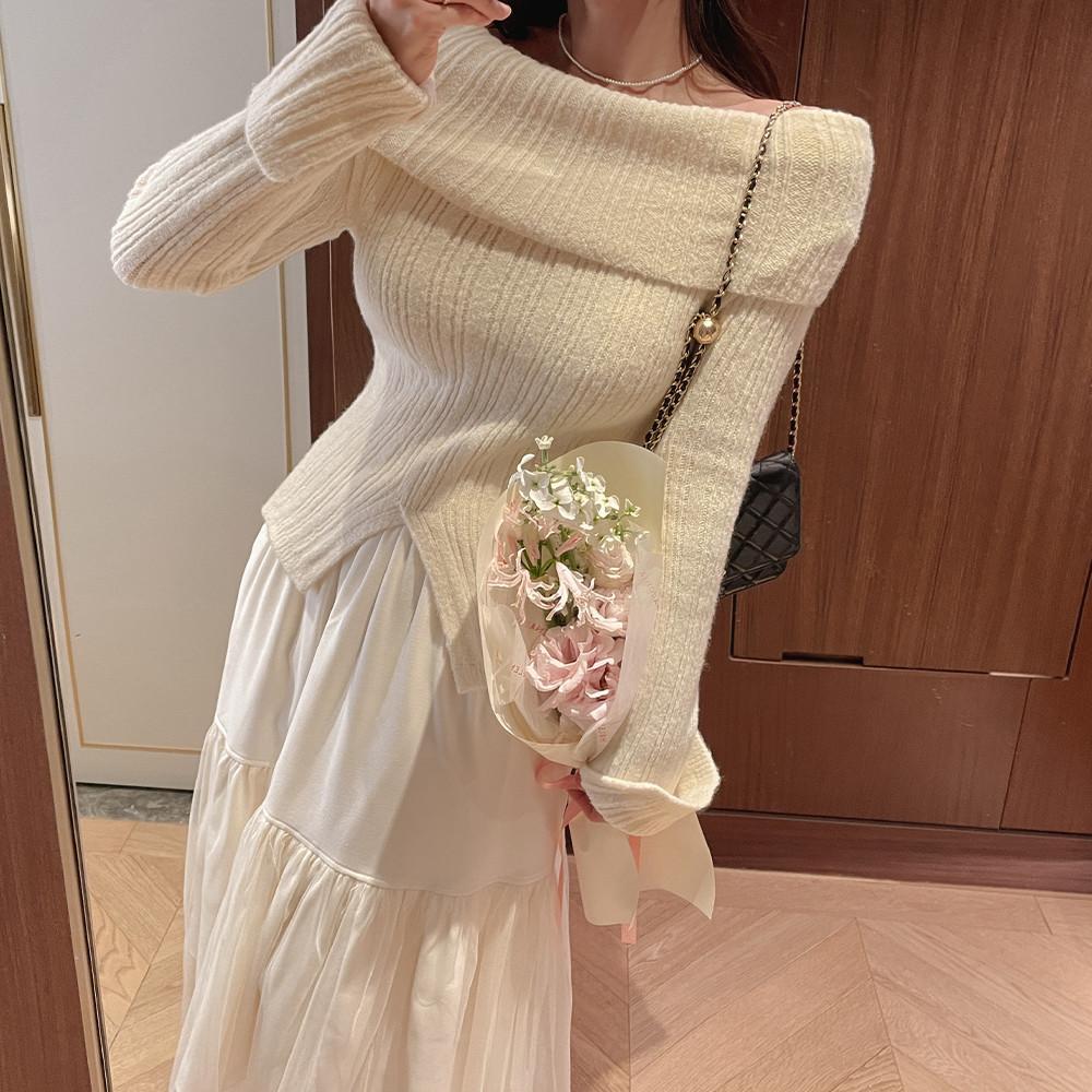 페미닌 오프숄더 골지 트임 도톰 니트