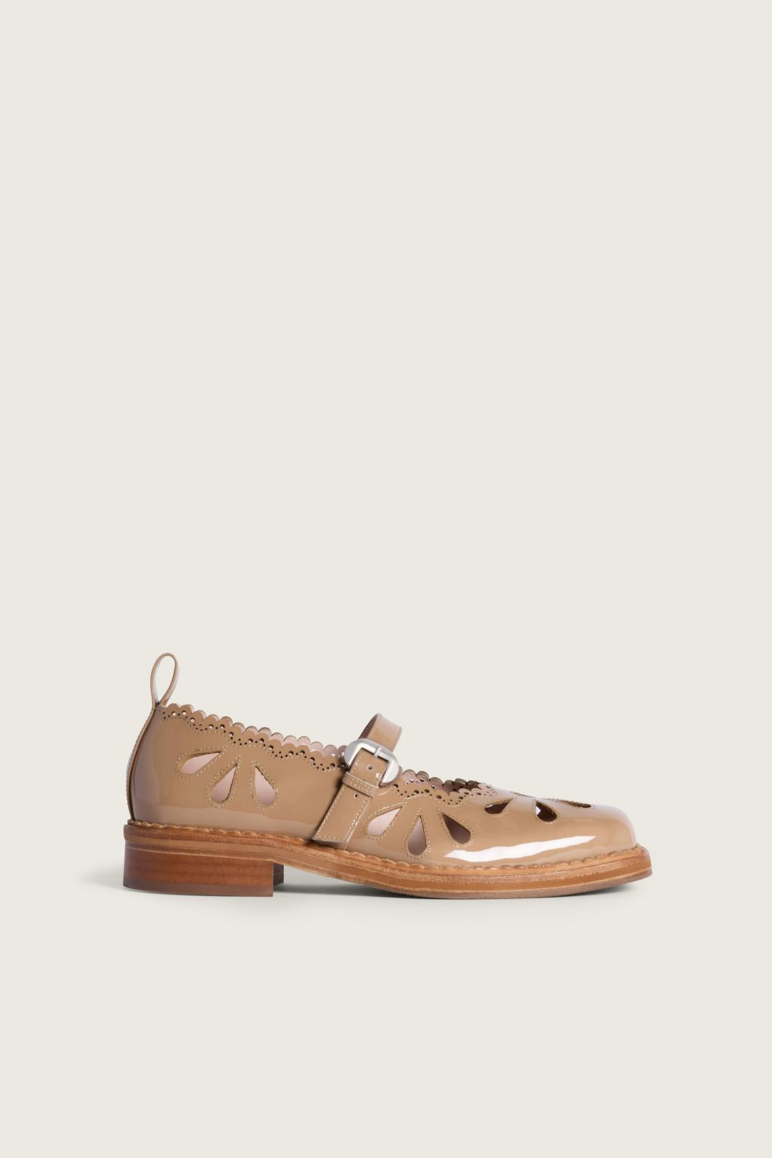 Daisy Cutout Mary Jane Brogue - Almond / 36