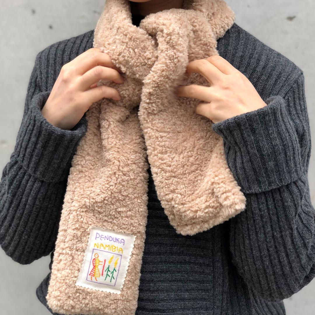 허그미 머플러 - 코지베이지