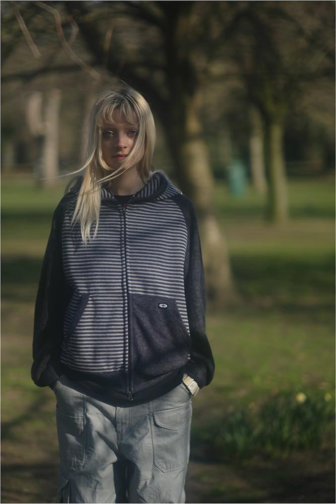 [ERTR] [유튜버 PICK] Unbalanced Stripe 2way Hoodie Zip Up Grey/Navy