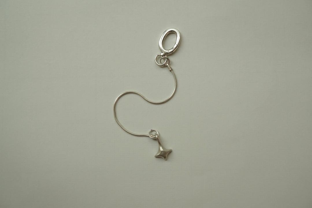 one pointed sway keyring