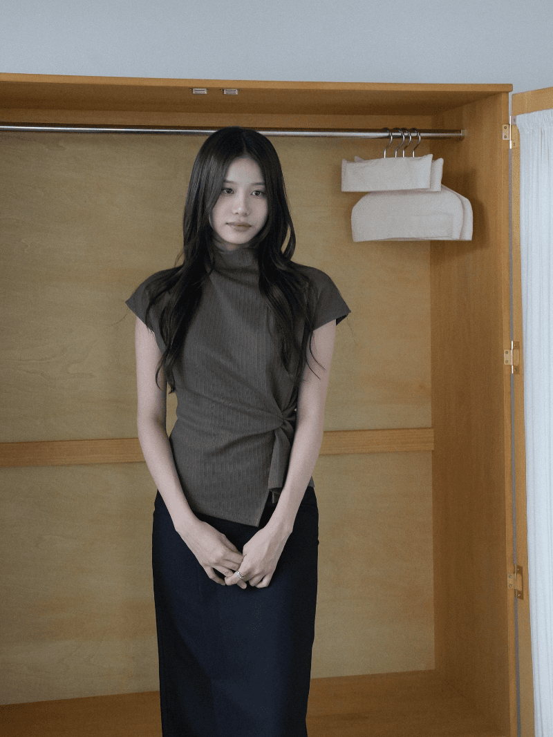 [NouArté] 바인 트위스티드 하프 탑 (카키 브라운)