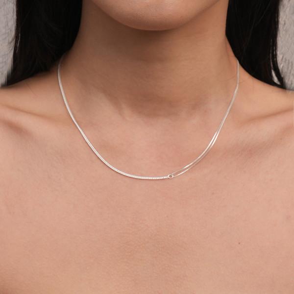 Half connected necklace