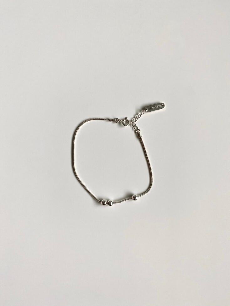 Silver ball bracelet