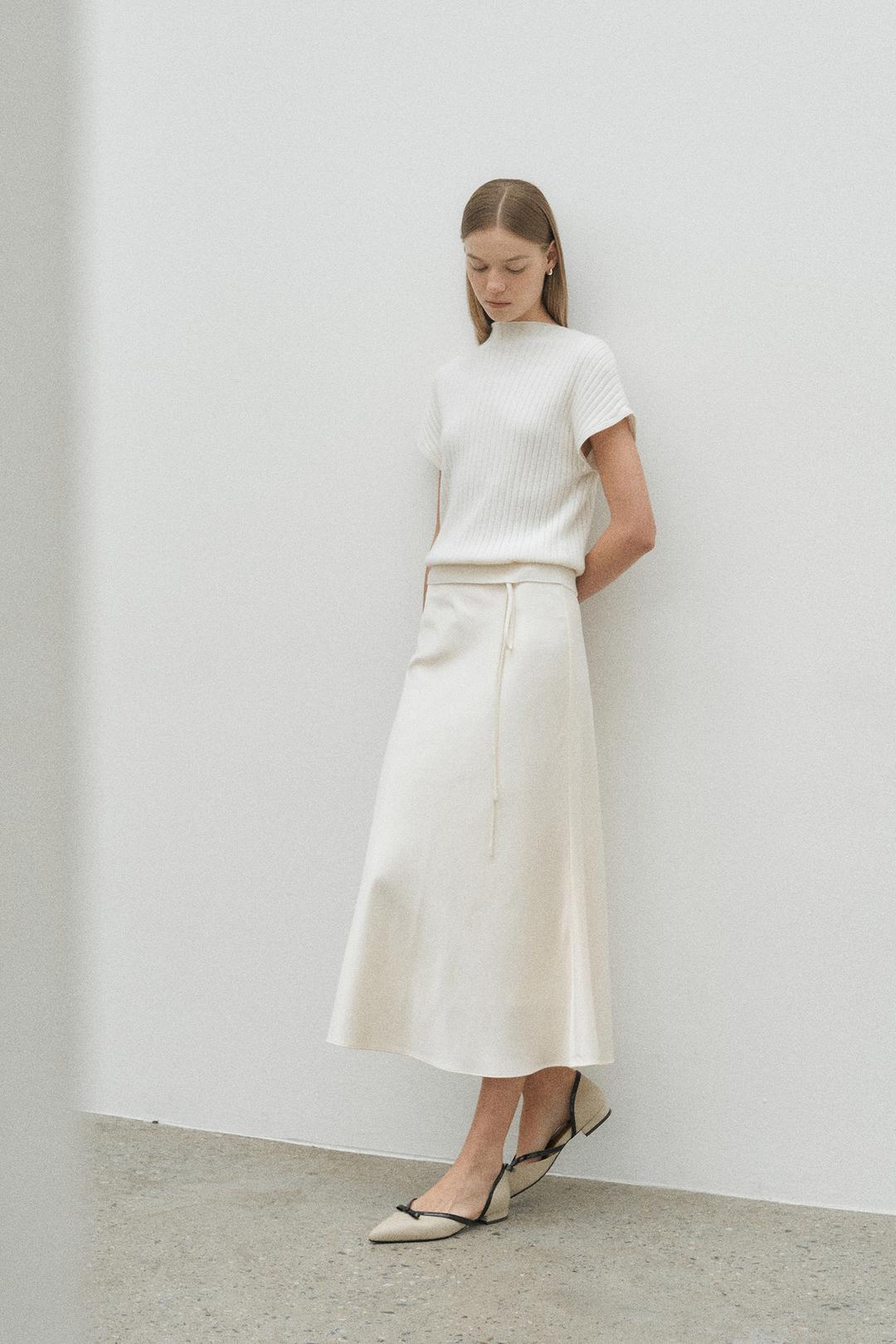 아르 새틴 스커트