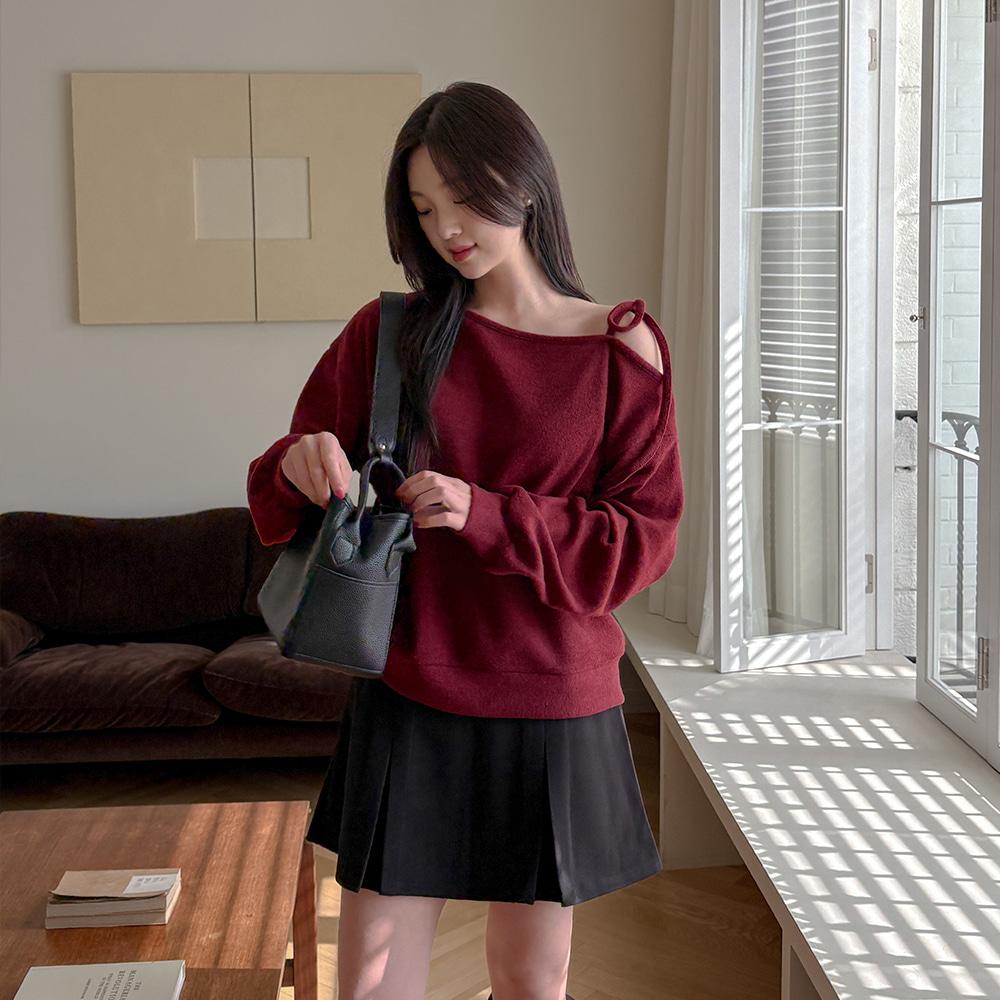 [55-120][페미닌🌹] 리본 스트랩 원숄더 맨투맨