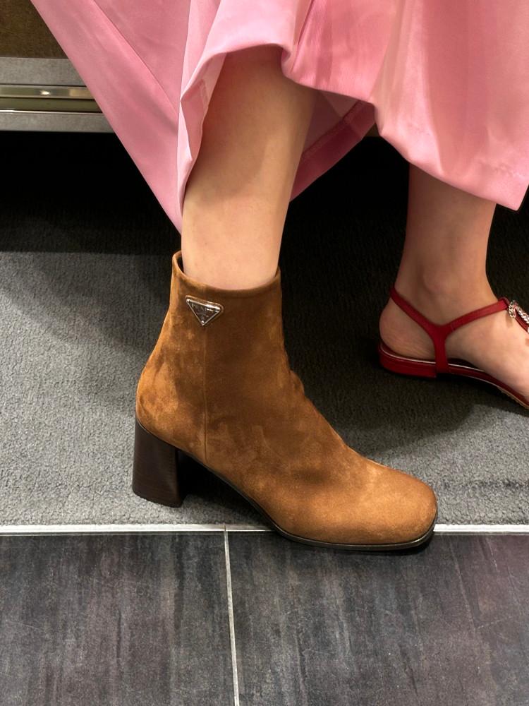 프라다 브라운 스웨이드 앵클부츠 1T232N (관부가세포함)