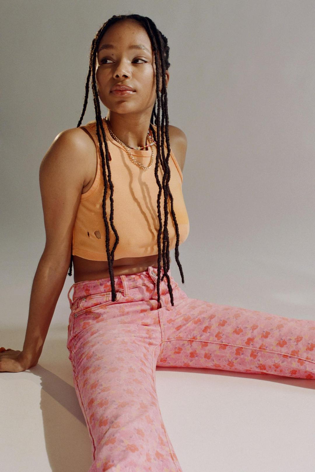 BDG 하이 웨이스트 플레어 진 - 페인티드 플로럴