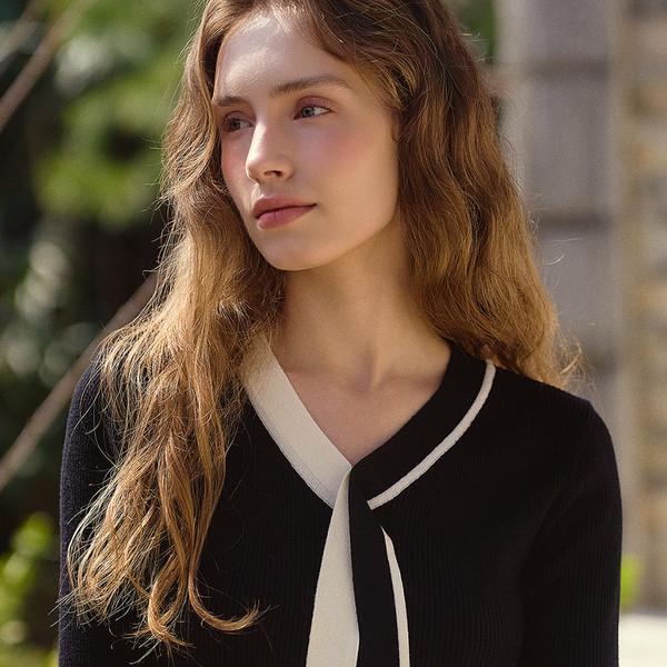 [예약배송할인 43%] CLASSIC TWO-TONE V-NECK SLIM KNIT (2COLOR)