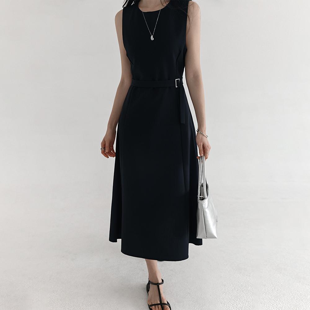 커먼유니크 오아인 스트랩 슬리브리스 플레어 롱 원피스 (봄/간절기/여름/하객룩/결혼식/오피스룩/모던/페미닌)