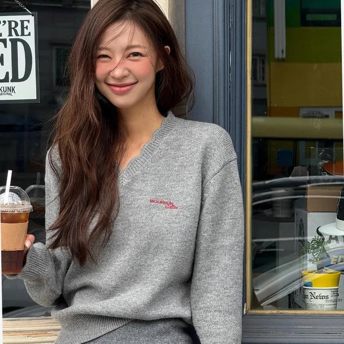 M.C Lace V Neck Knit / Gray