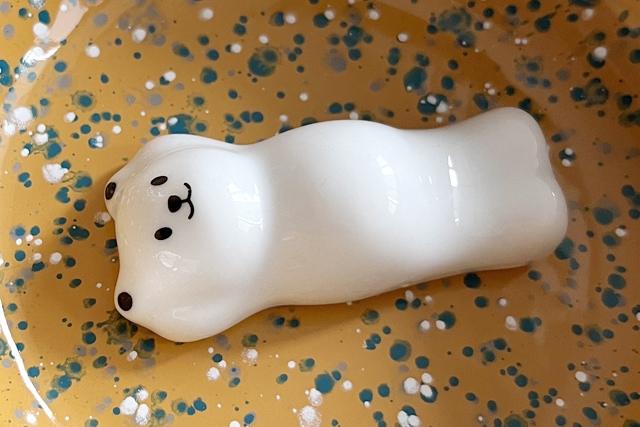 누워 있는 화이트 곰 젓가락 받침 1p