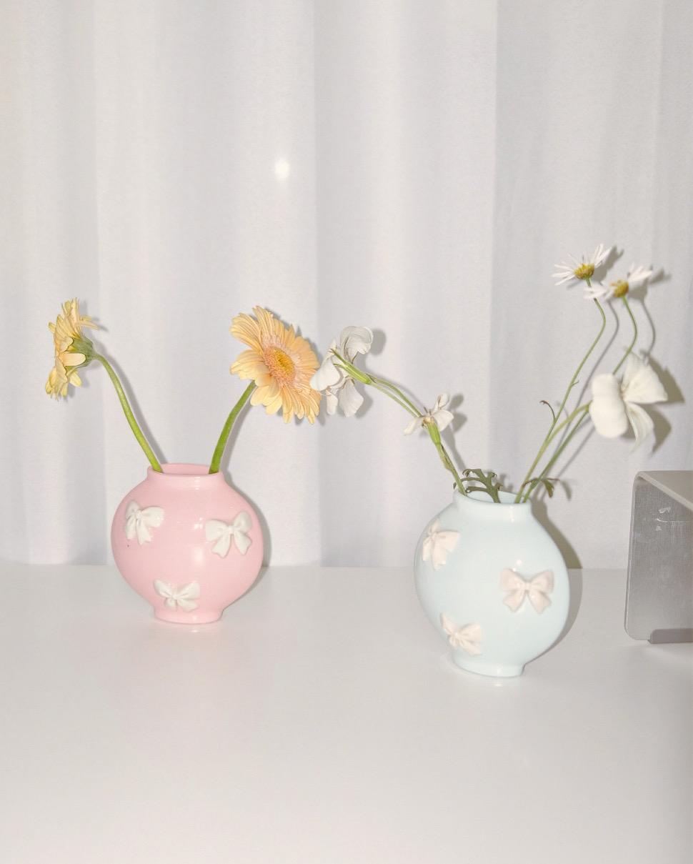 ribbon vase