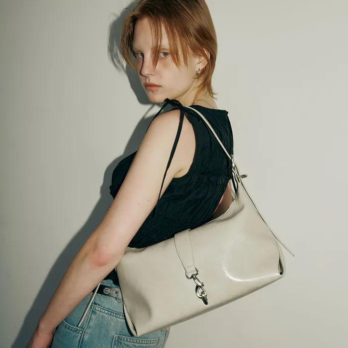 Hailey Small Shoulder in L/Grey UA5SB075-11