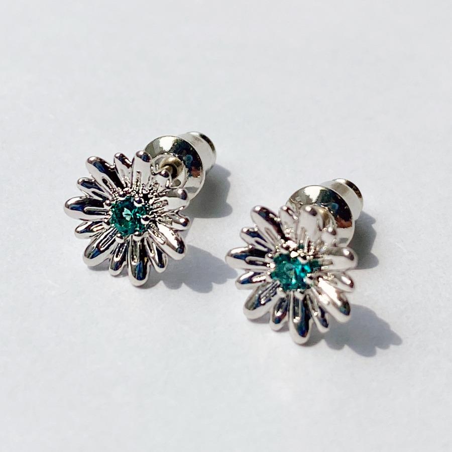 베이비 블루 이어링