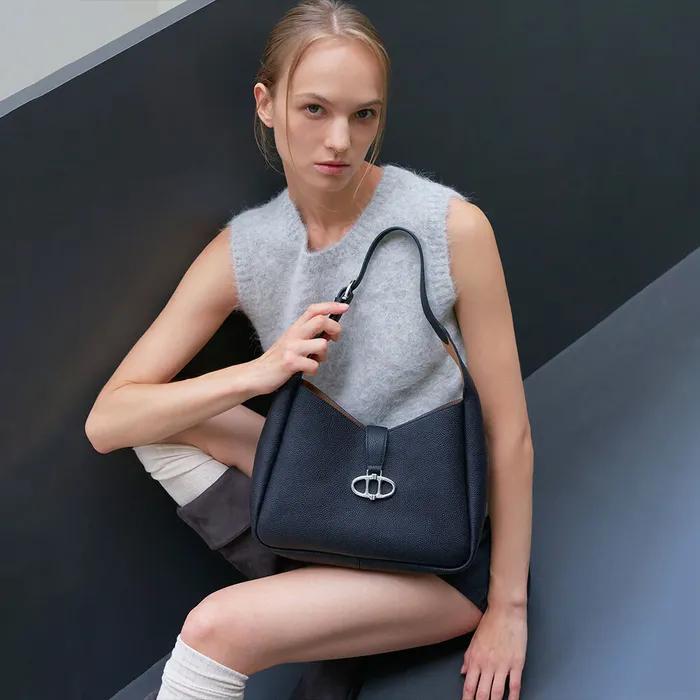 [MARON] 블랙 슈렁큰 레더 호보백 M (실버장식) AABA5F409BK