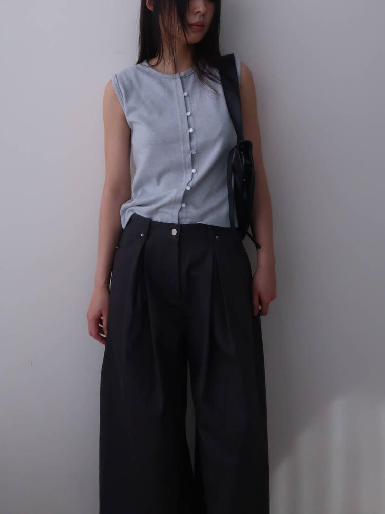 HALF CIRCLE NECK VEST