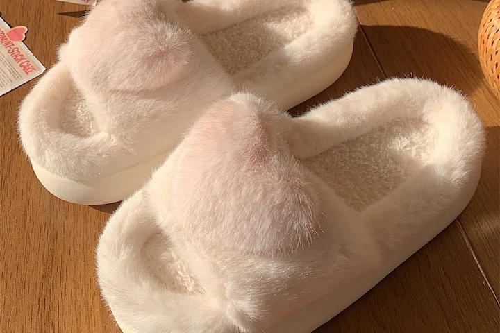 Heart Slippers 말랑한 층간소음방지 하트 털 슬리퍼 실내화