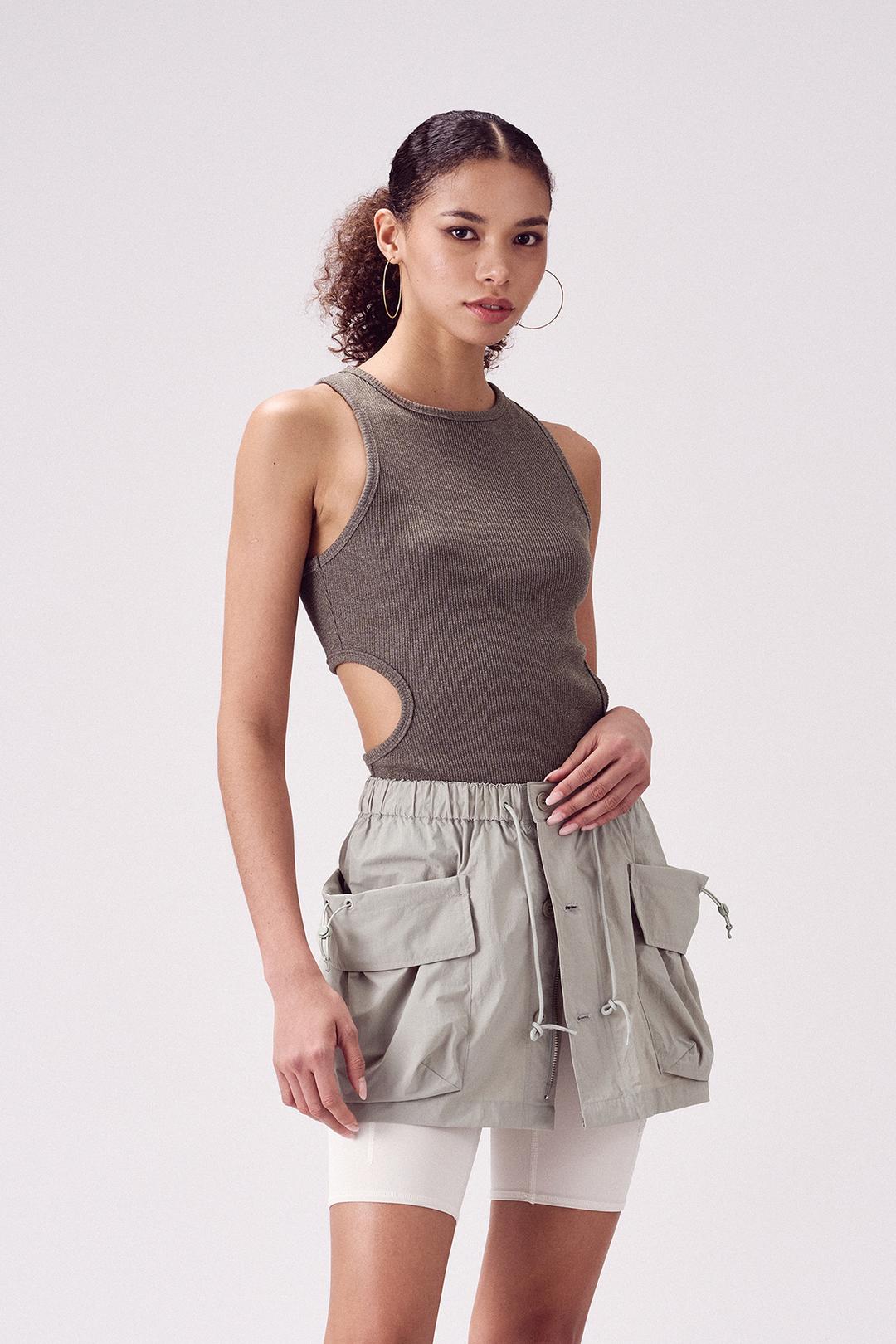 BACK HOLE RIBBED SLEEVELESS - KHAKI