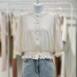 듀엘 밑단 프릴 라운드넥 블라우스 L232PSC045