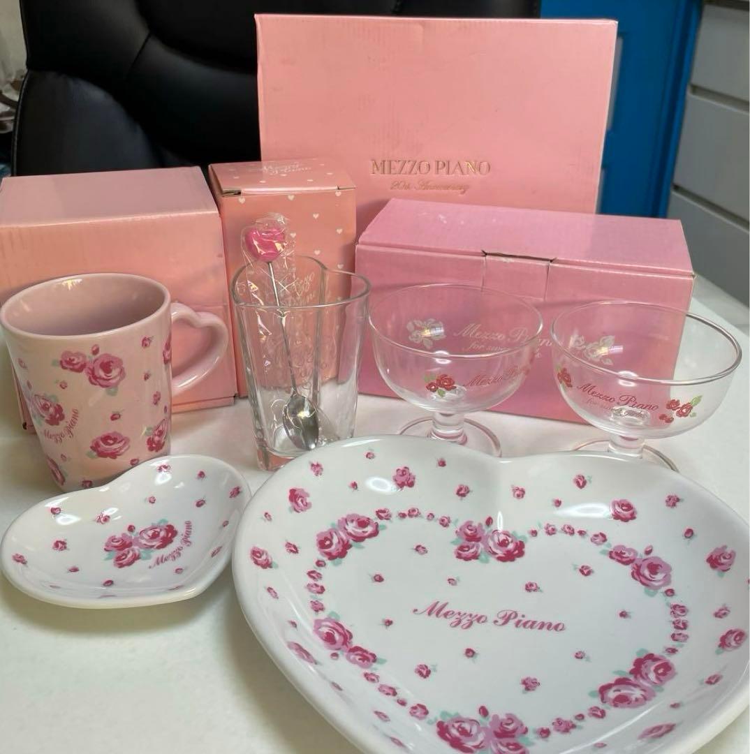 メゾピアノ　ノベルティ　　プレート　カップ食器セット