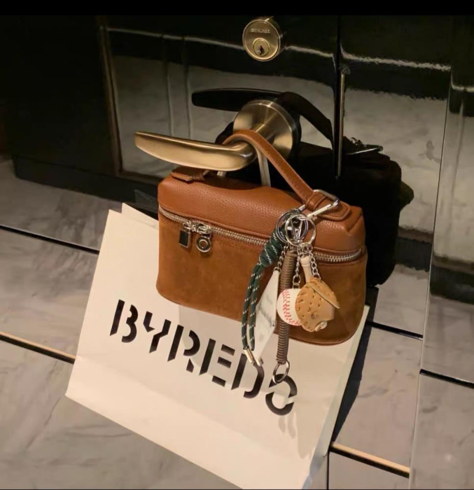 스웨이드 가죽 스퀘어 미니백 (카멜브라운)