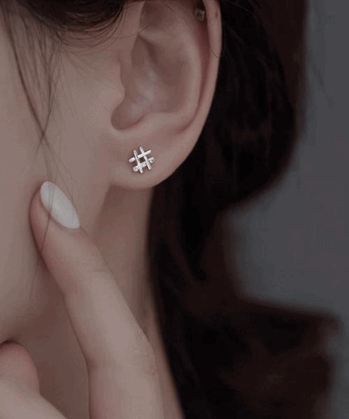 E0013 S925 실버 샾 큐빅 장식 침형 귀걸이