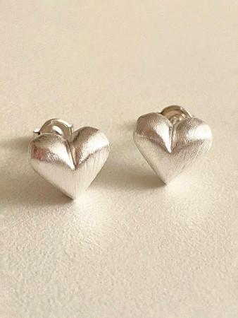 [무배] 실버925 무광 매트 하트 통통 스터드 귀걸이