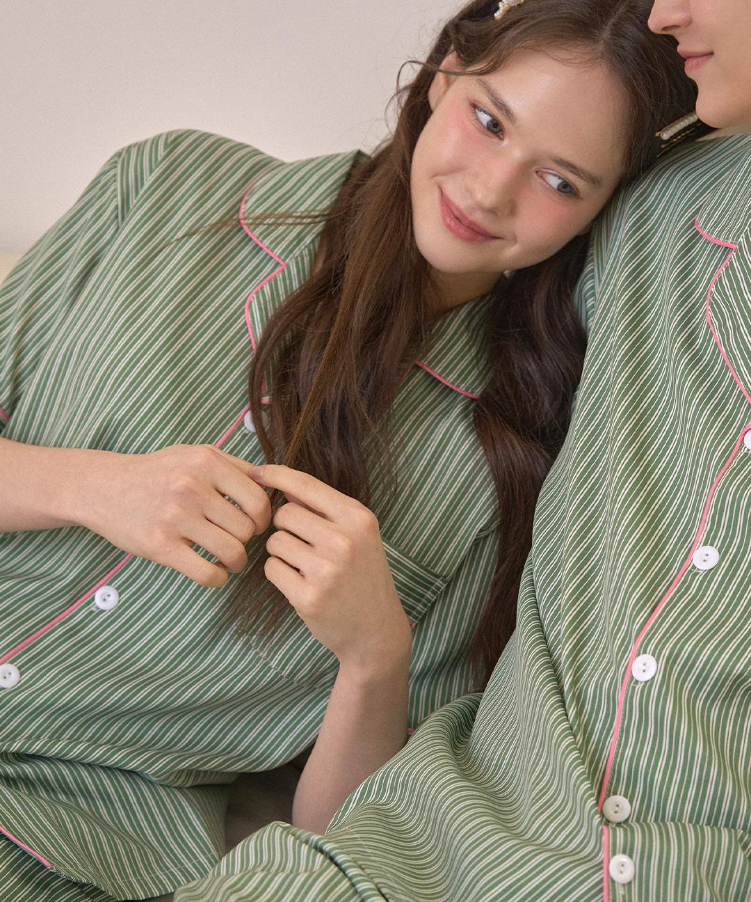 실크핏 웬즈데이 반팔 커플 잠옷 세트