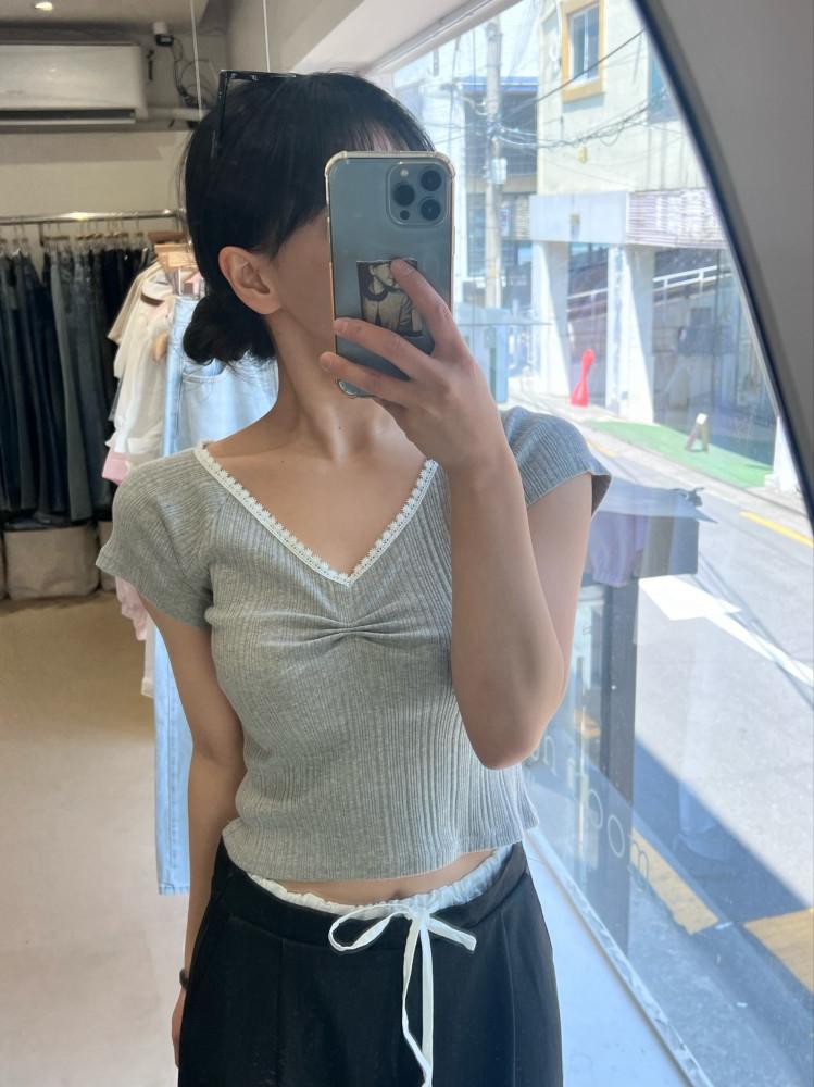 브이 레이스 크롭티