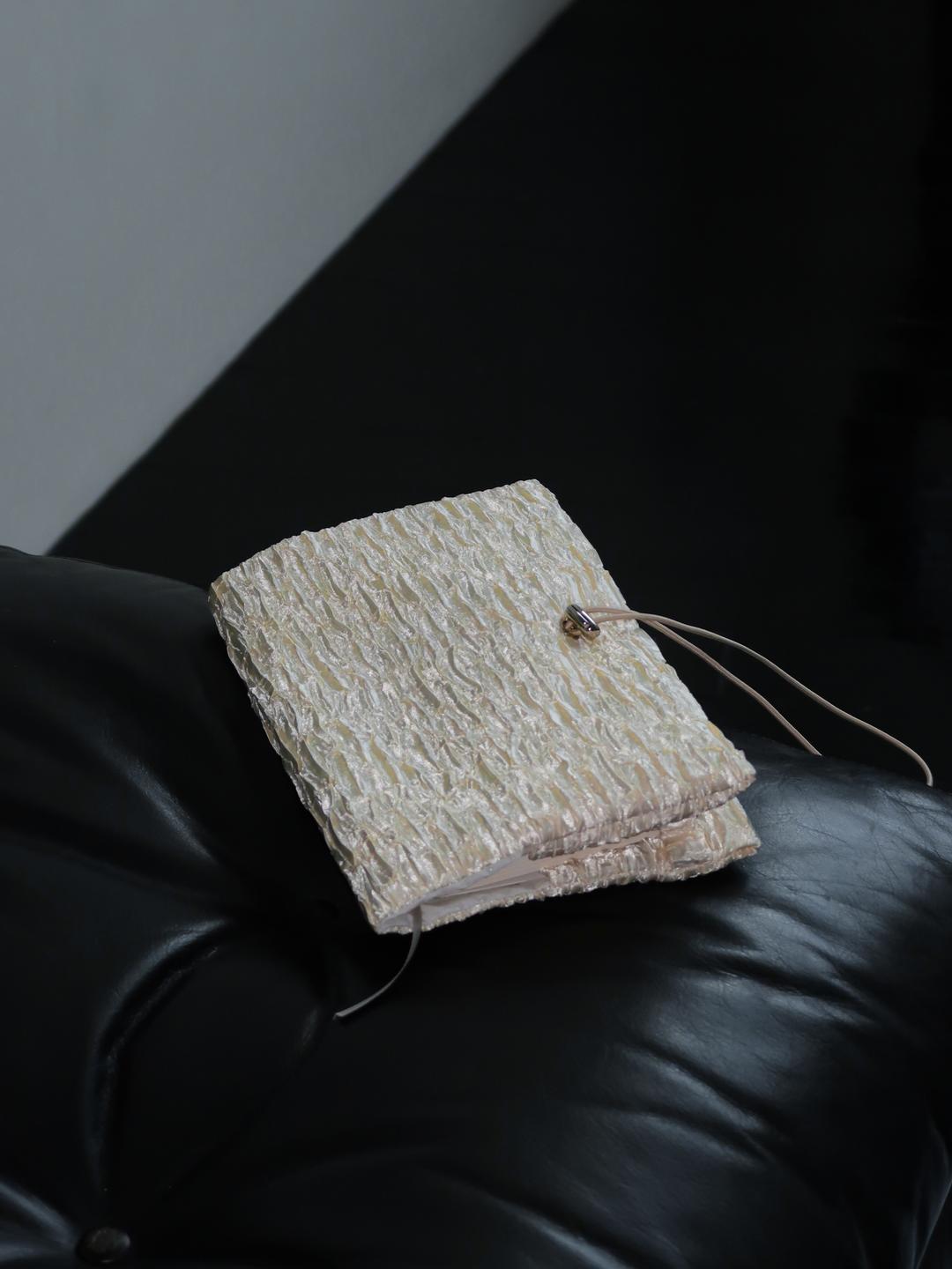 [Pre-Order 12/2 부터 순차 출고] Signature Book Cover - Butter (Handmade)