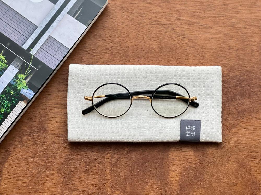 사시코 화이트 스티치 화이트 안경 케이스