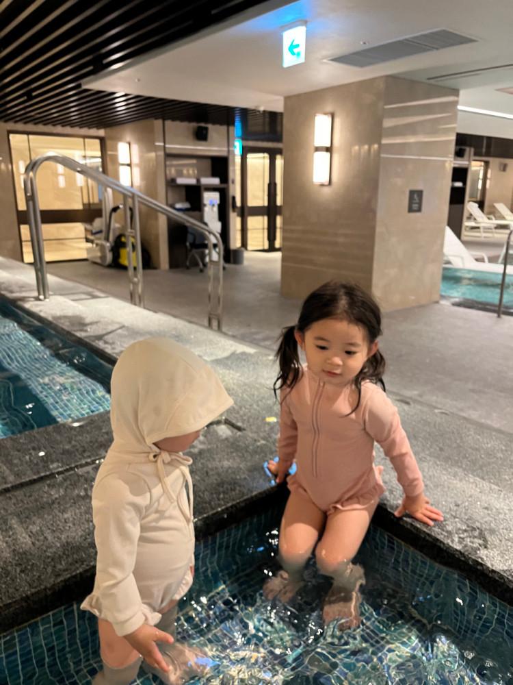 [xs 제외 당일] 긴팔 프릴힙 수영복(XS-L 모자set) 아기수영복 유아수영복 여아수영복