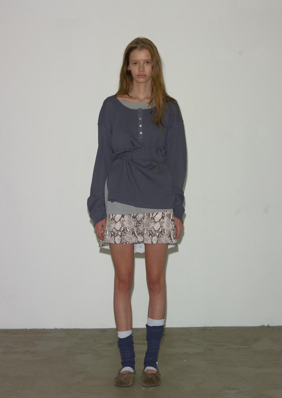 LAYERED HENLEY TOP CHARCOAL