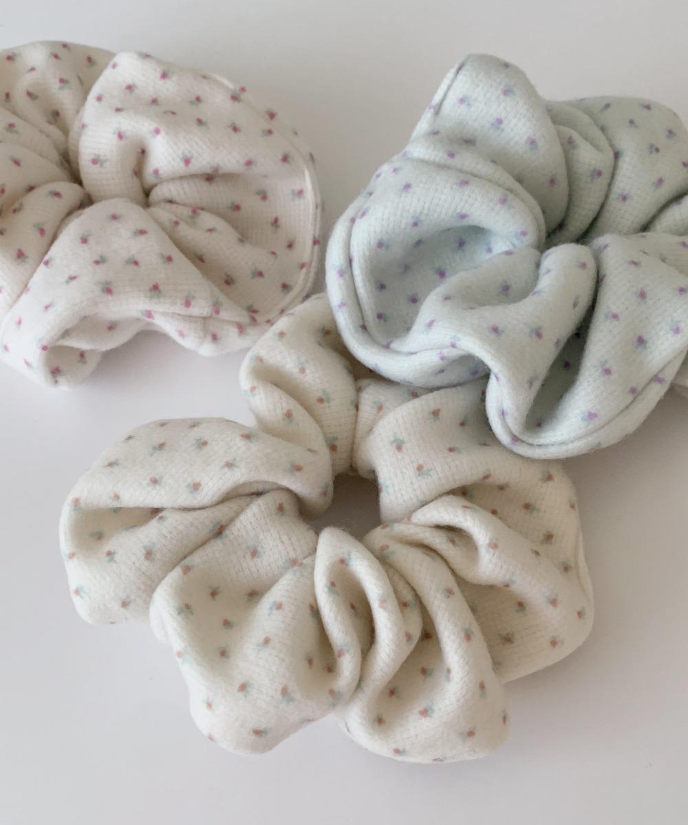 캐리 플라워 뽀송 스크런치 머리끈 (3color)