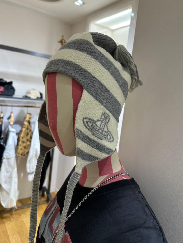 비비안웨스트우드 24FW ORB 이어 플랩 와치 니트 모자 3컬러