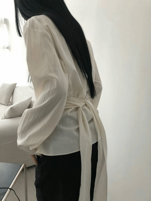 [추천] Sage wrap blouse (Ivory, charcoal)