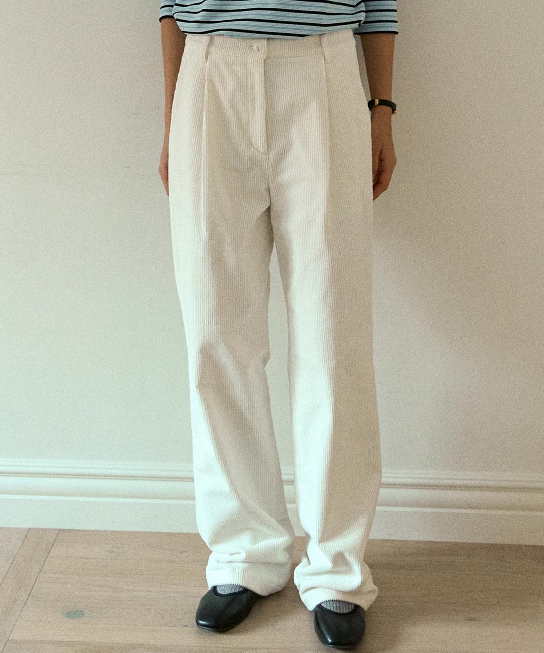 아워호프 Corduroy One-Tuck Relaxed Pants - White